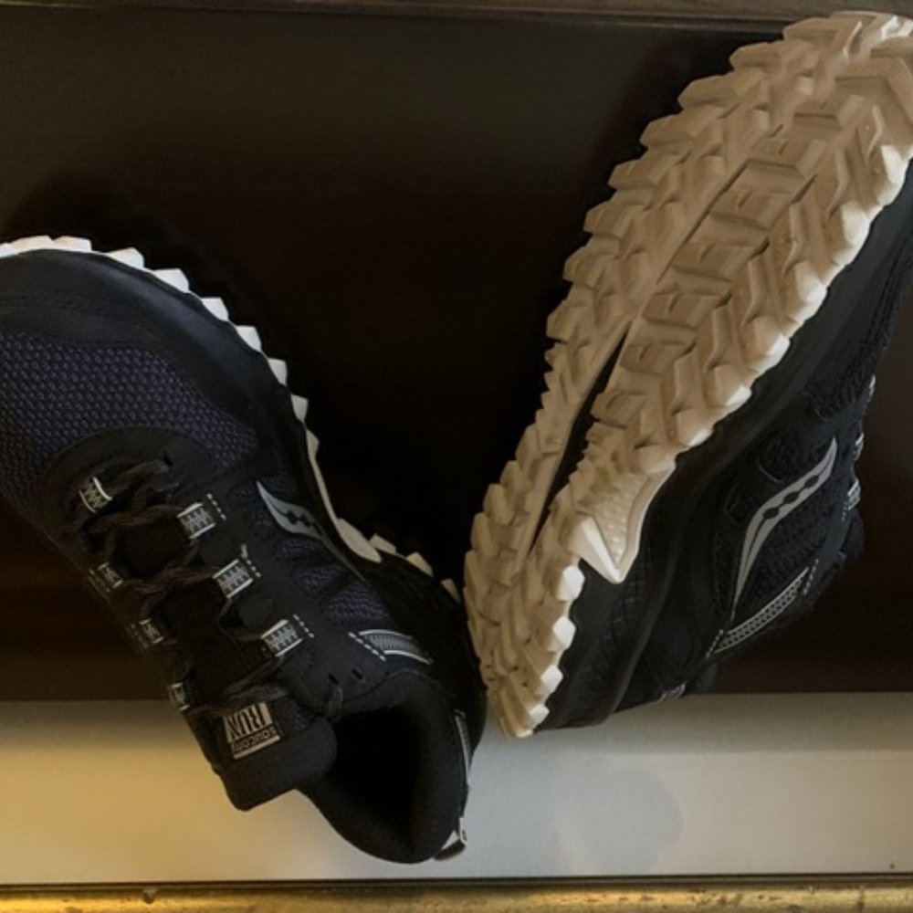 Sneakers - Picture 6 of 7